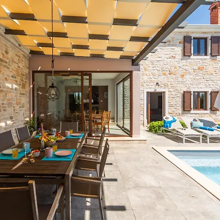 Rova By Kompas Vošteni