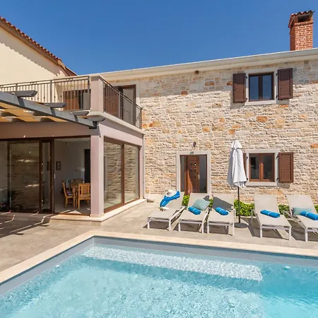 Rova By Kompas Vošteni